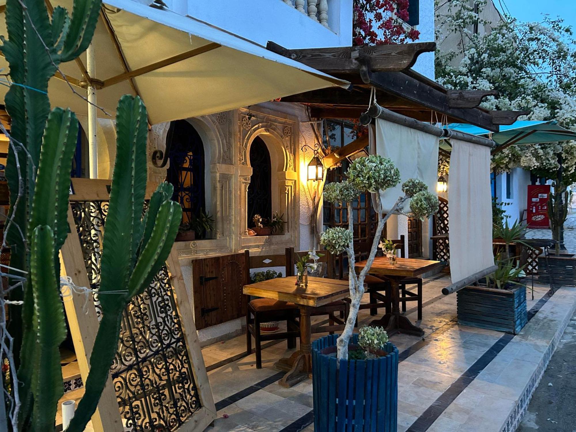 L'Artisan Hotell Harqalah Eksteriør bilde